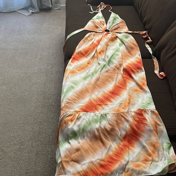 Backless sundress - Picture 2 of 2